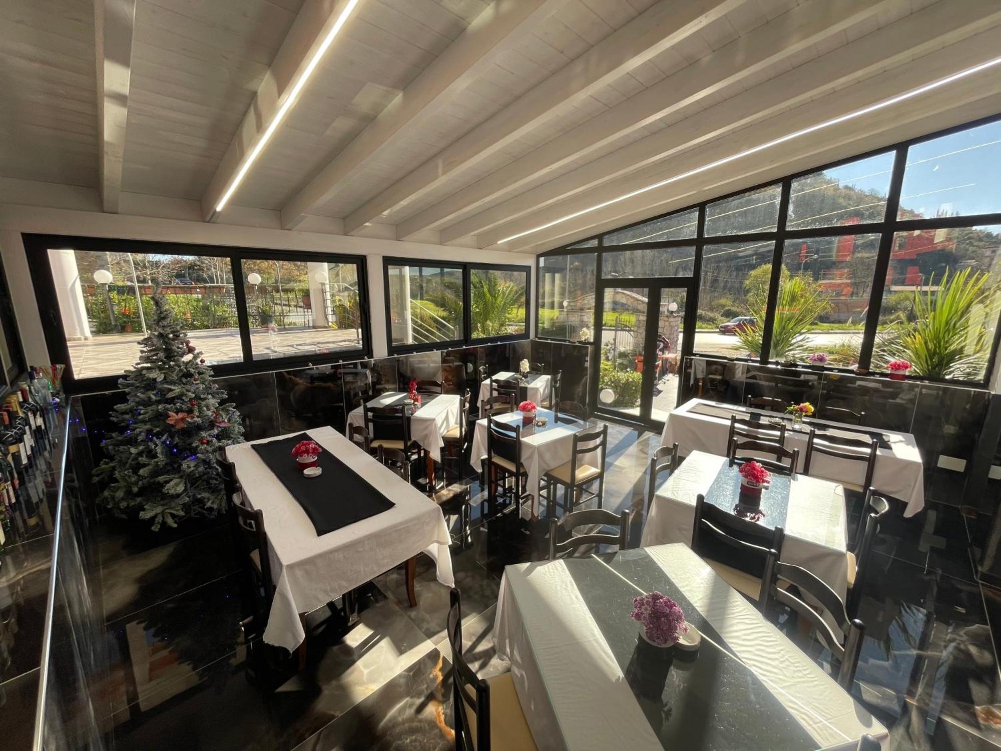 Hotel Bar Restaurant Mete Peshkepi Exterior photo